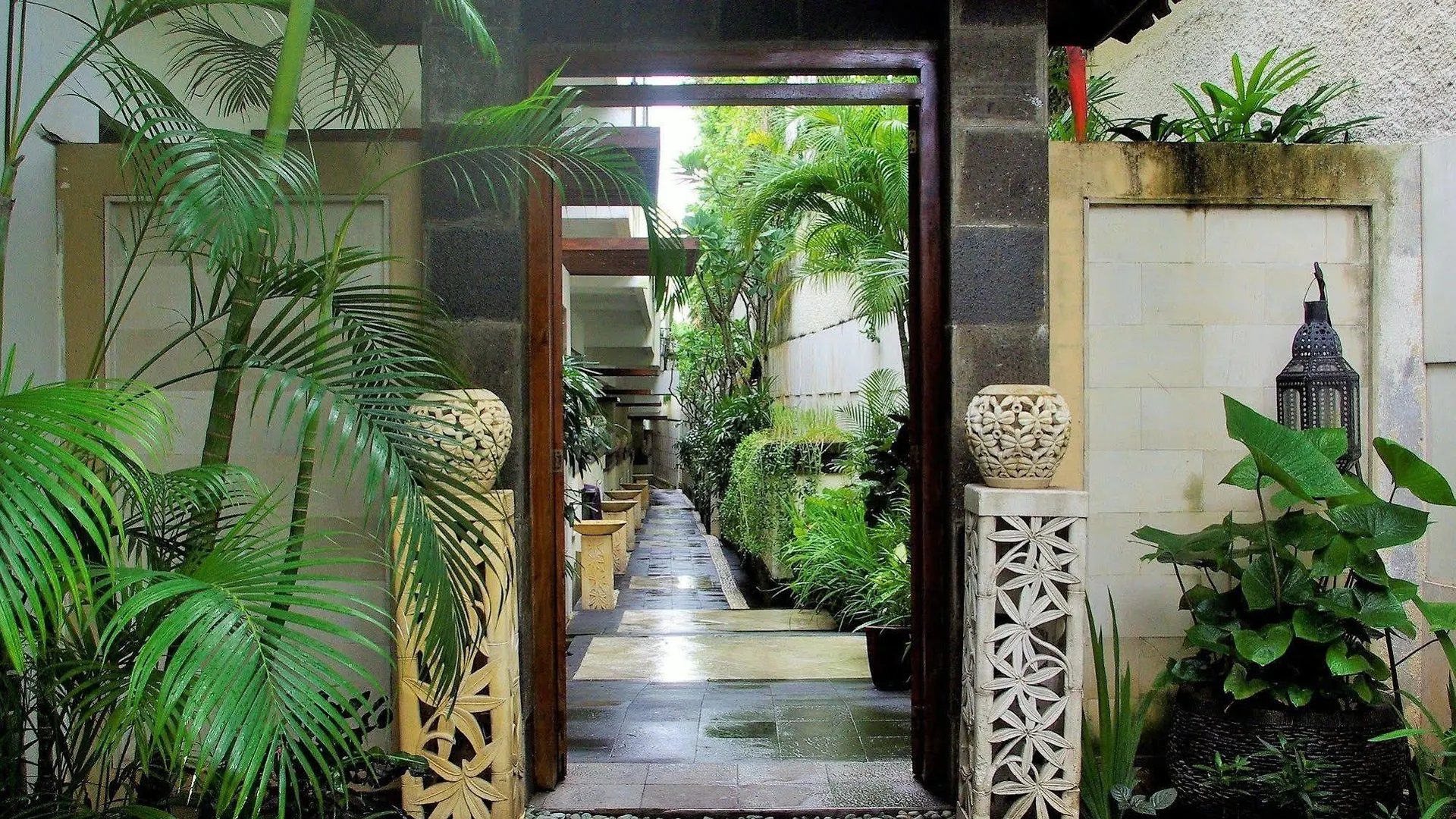 Resort Marbella Pool Suites Seminyak